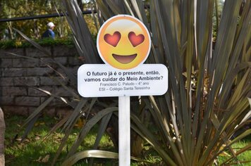 Foto - Projeto Cidade Limpa, Ambiente Saudável - colocação das placas