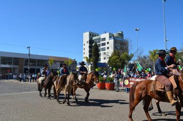 Foto - Caminhada Cívica em homenagem à Patria e aos 55 anos de Anta Gorda