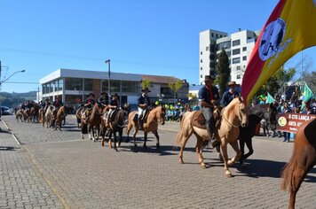 Foto - Caminhada Cívica em homenagem à Patria e aos 55 anos de Anta Gorda