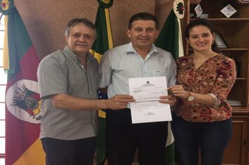 Indicação de emenda parlamentar de Deputado será para futura pavimentação de estrada. 