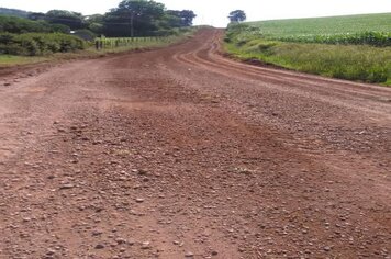 Obras recupera estrada de acesso a Guaporé