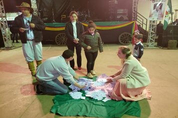 Três pessoas são contempladas com vale-compras do Programa Compra Premiada