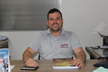 Vinícius Dalla Vechia assume a presidência da FestLeite