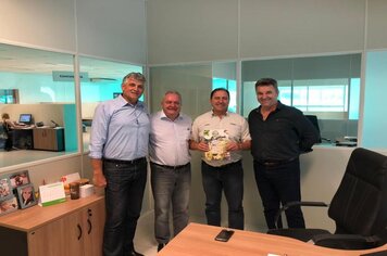 Comitiva da FestLeite 2020 firma parcerias na região