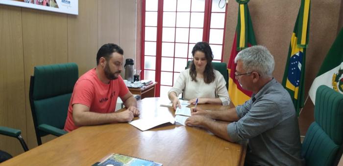 Administração assina termo de cessão de uso com CRVA