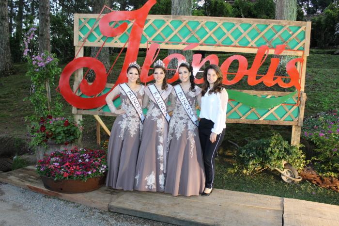 Madalena e comitiva da FestLeite participam de abertura da Turismate