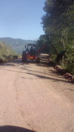 Obras intensifica trabalhos em estradas do interior 