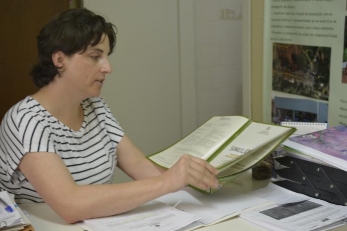 A comunidade de Anta Gorda se depara com o problema das baratas