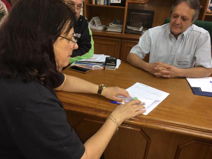 Administração e Associação assinam convênio