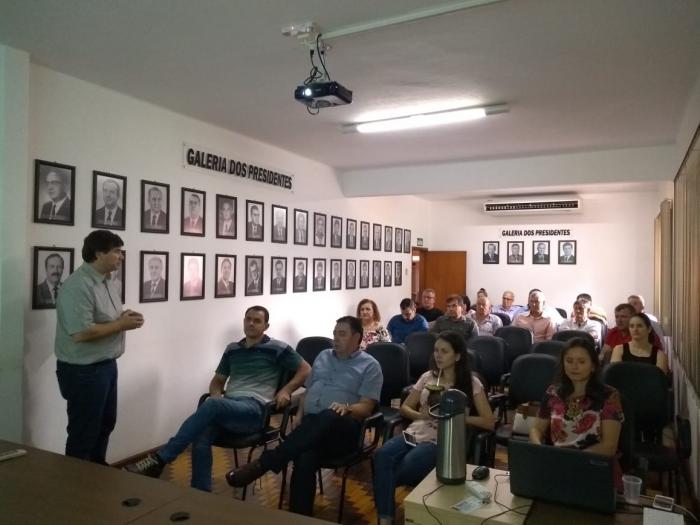 Madalena participa de reunião do Consisa