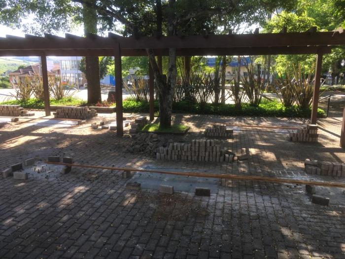 Obras inicia mudanças na Praça Municipal
