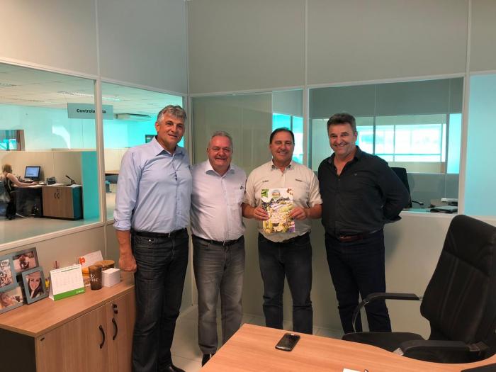 Comitiva da FestLeite 2020 firma parcerias na região