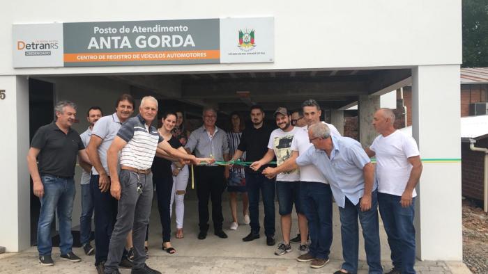Inaugura o Posto de Atendimento de Serviços do CRVA