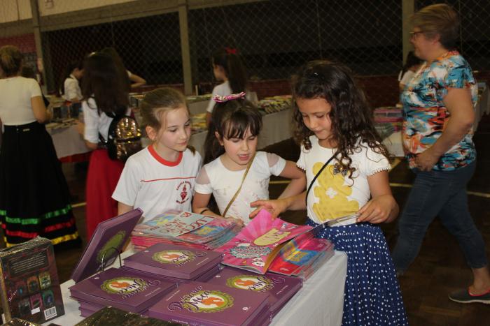Feira do Livro movimenta comunidade e mostra a força da literatura