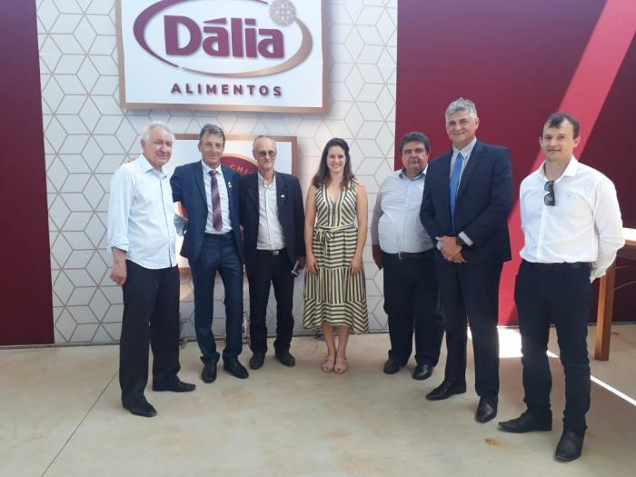 Madalena e Joelmo Balestrin participam da inauguração do complexo avícola da Dália Alimentos
