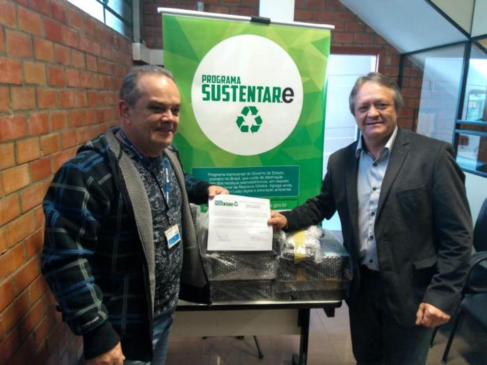 Cinco novos computadores para a Escola Augusto Meyer