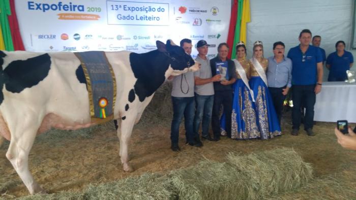 Família Ferraboli, representando o Município de Anta Gorda, tem Gado Leiteiro Campeão da Expofeira.