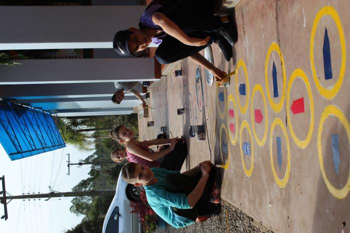 Alunos da Augusto Meyer resgatam brincadeiras antigas